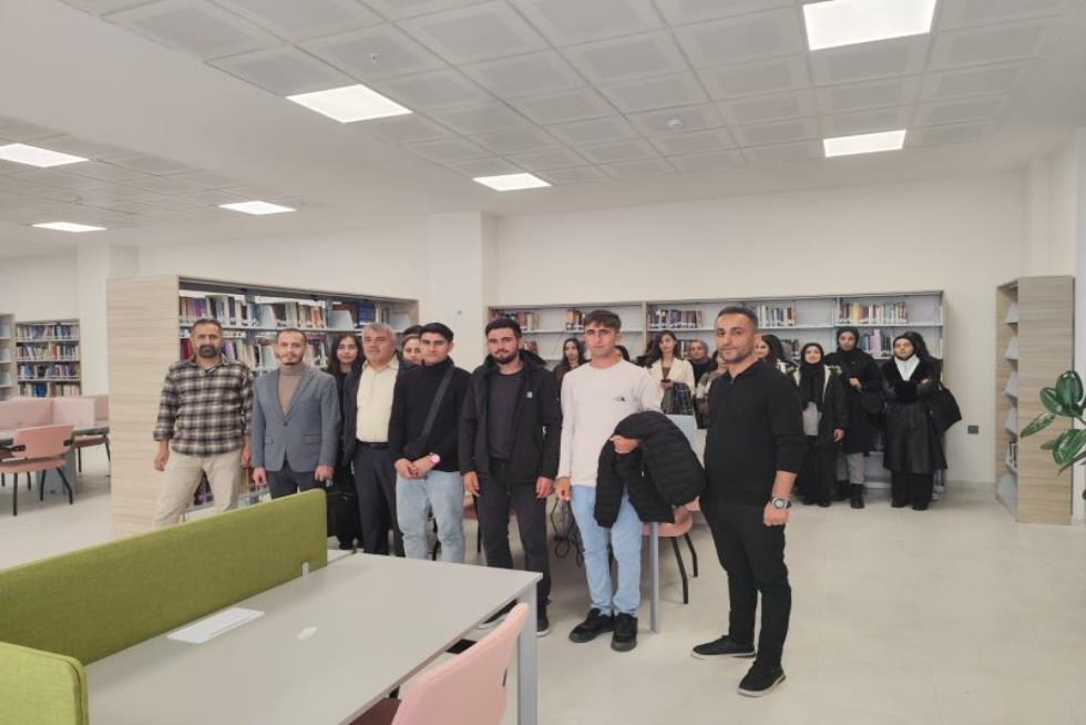  Üniversitemiz Türkçe ve Sosyal Bilimler Eğitimi Bölümü Öğrencileri Kütüphanemizi Ziyaret Etti