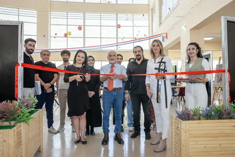 Fakültemizin Sanat Topluluğu'nun Düzenlediği Karma Resim ve Heykel Sergisi Sanatseverlerle Buluştu